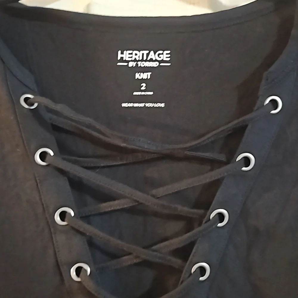 TORRID LACE UP TEE: BLACK: NEW WITH TAGS: SIZE 2_2